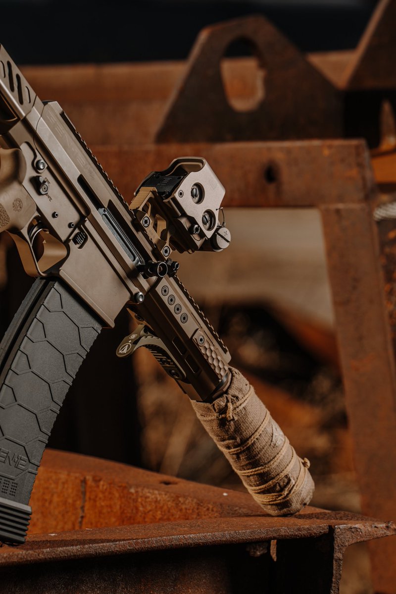 genesisarms tweet media