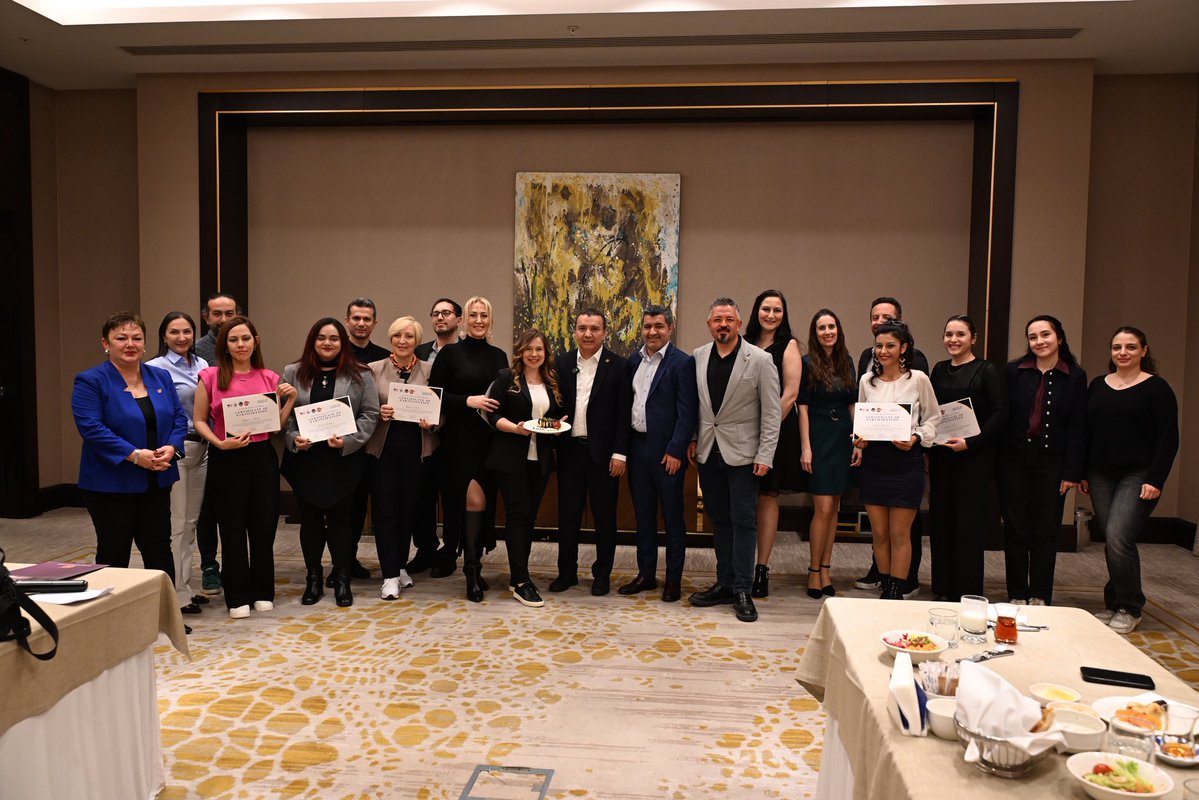 Antalya Gazeteciler Cemiyeti olarak, Türk Eğitim Derneği (TED) Okulları ile iş birliğinde tamamladığımız “Gazetecilere Yönelik İngilizce Dil Eğitimi Programı Sertifika Töreni”ni gerçekleştirdik. <a href="/agcantalya/">ANTALYA GAZETECİLER CEMİYETİ</a>