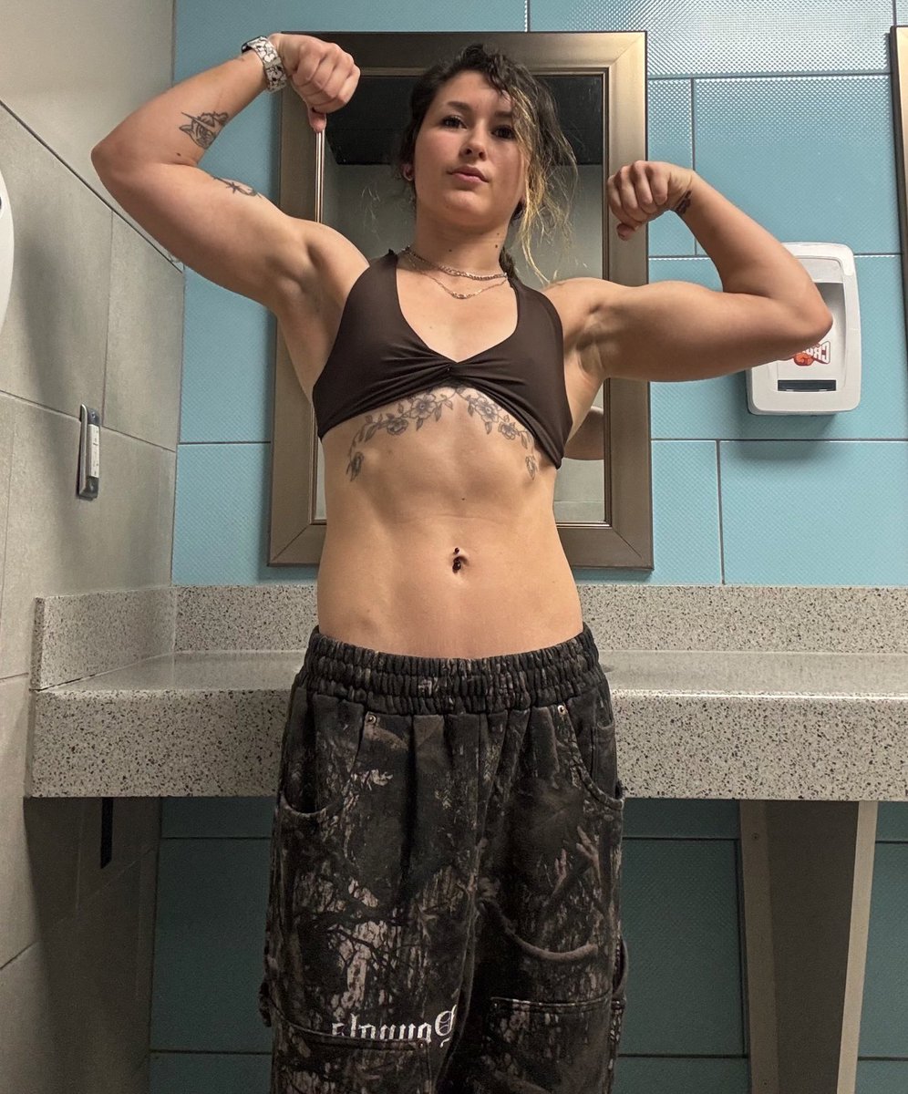 MOSHANDMUSCLE's tweet photo. Work work work. https://t.co/HELooHIl1P