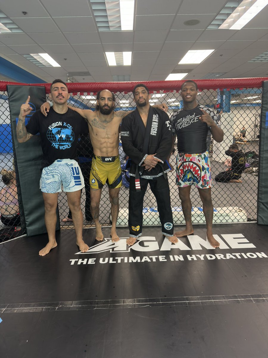 innerGmma_ufc's tweet image. Timeless a$$ whippings
FIGHT WEEK BABY! 🏴‍☠️❤️‍🔥📈🏆

#INNERG #kingoftheironfist
#stl #ufc #314day