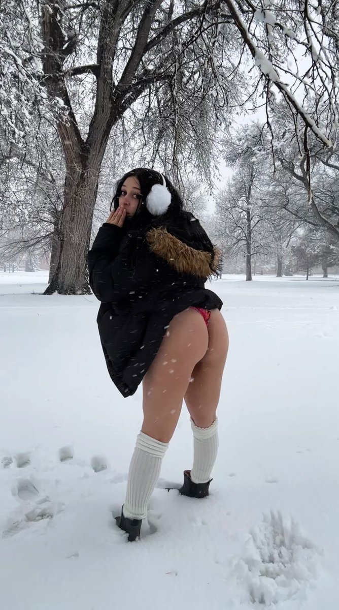 ItsCayYay's tweet photo. It was supposed to be 70 and sunny today🫣❄️ https://t.co/hH4xJsOLlZ