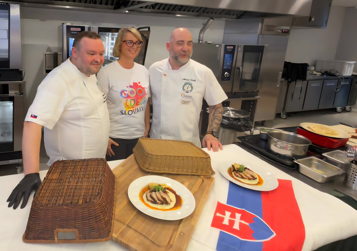 katkatomka's tweet photo. 🍲 From Amazon to eastern 🇸🇰
When preparing traditional 🇸🇰mačanka at #GourmondeBrasil2026, our chefs made a fascinating discovery.
Key ingredient — sour cabbage juice was not available. But Amazonian tucupi turned out to have a remarkably similar taste.
Gastronomy 🤝cultures 🇸🇰🇧🇷 https://t.co/U5j83LR8cK