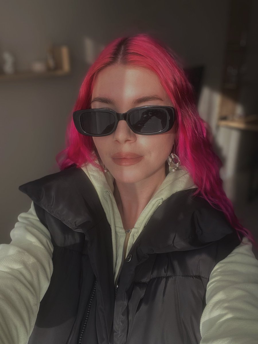 блеск шик запах живанши tweet media