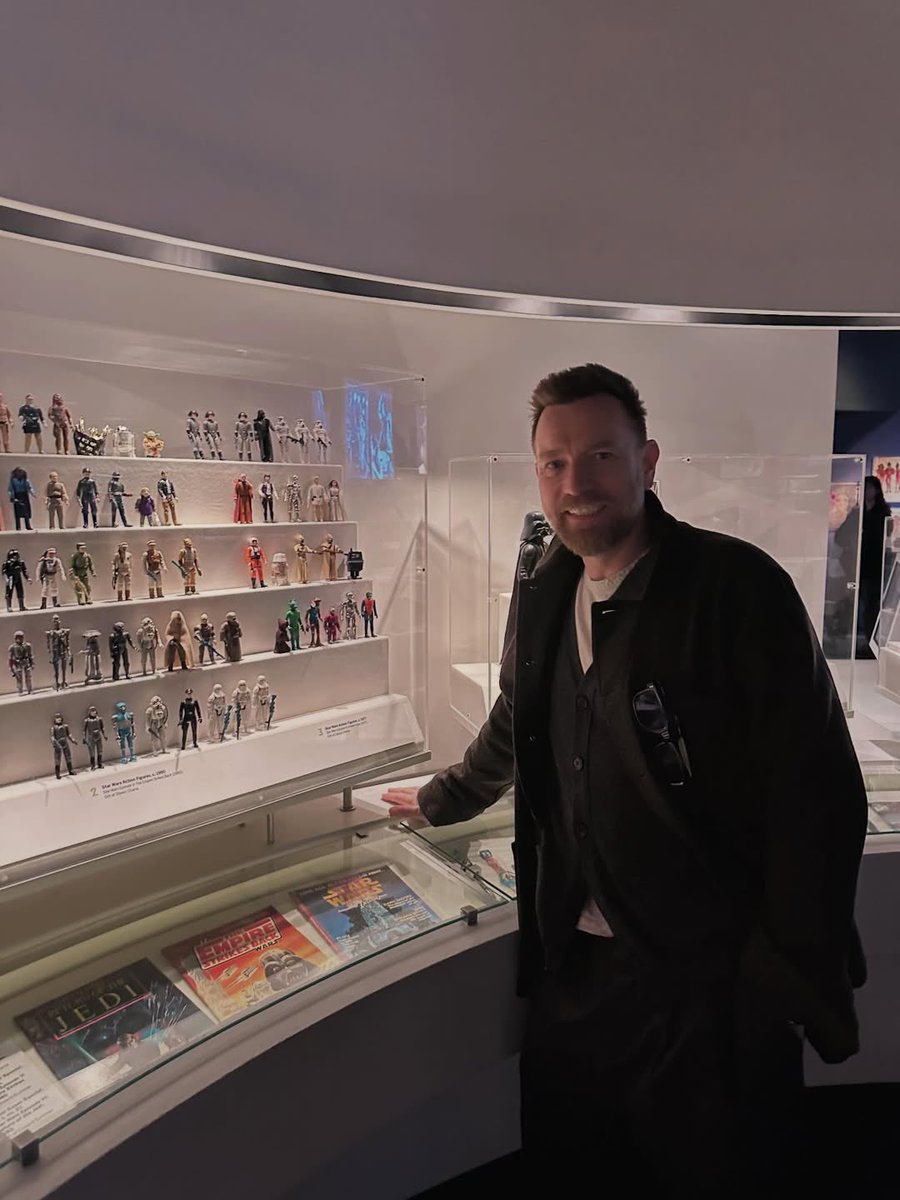 Star Wars Holocron tweet media