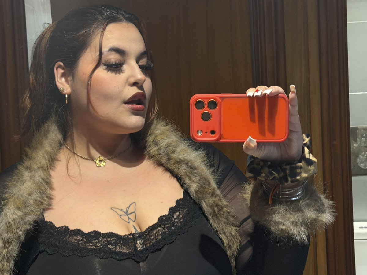 Diosa Anni🦈 tweet media