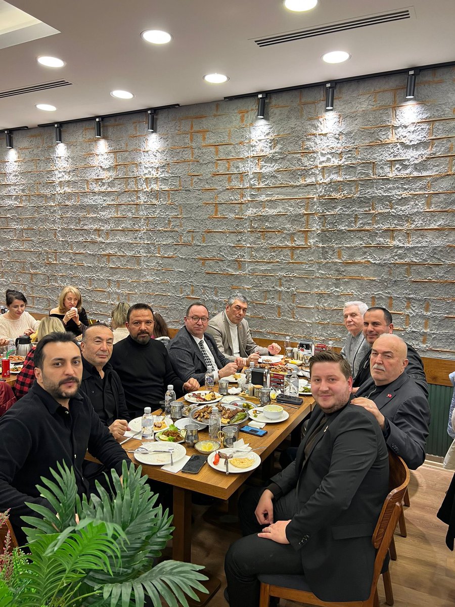 Mali İşlerden Sorumlu Genel Başkan Yardımcımız Sayın Özgür Kibritçioğlu, Ankara Dostlar Meclisi Platformu Genel Başkanı Sayın Salih Ziya Kul, Yerel Yönetimlerden Sorumlu İl Başkan Yardımcısı Sayın Faik Can Atay, emekli Ağır Ceza Mahkemesi Başkanı Sayın Kerim Yılmaz, Kıymetli