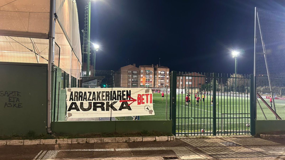 GKS_UrolaKosta's tweet photo. Gogor salatzen dugu larunbatean izandako eraso arrazista. Gure babes eta elkartasun guztia erasotuari.

Arrazakeriaren aurka antolatu! https://t.co/ebb6alM2po