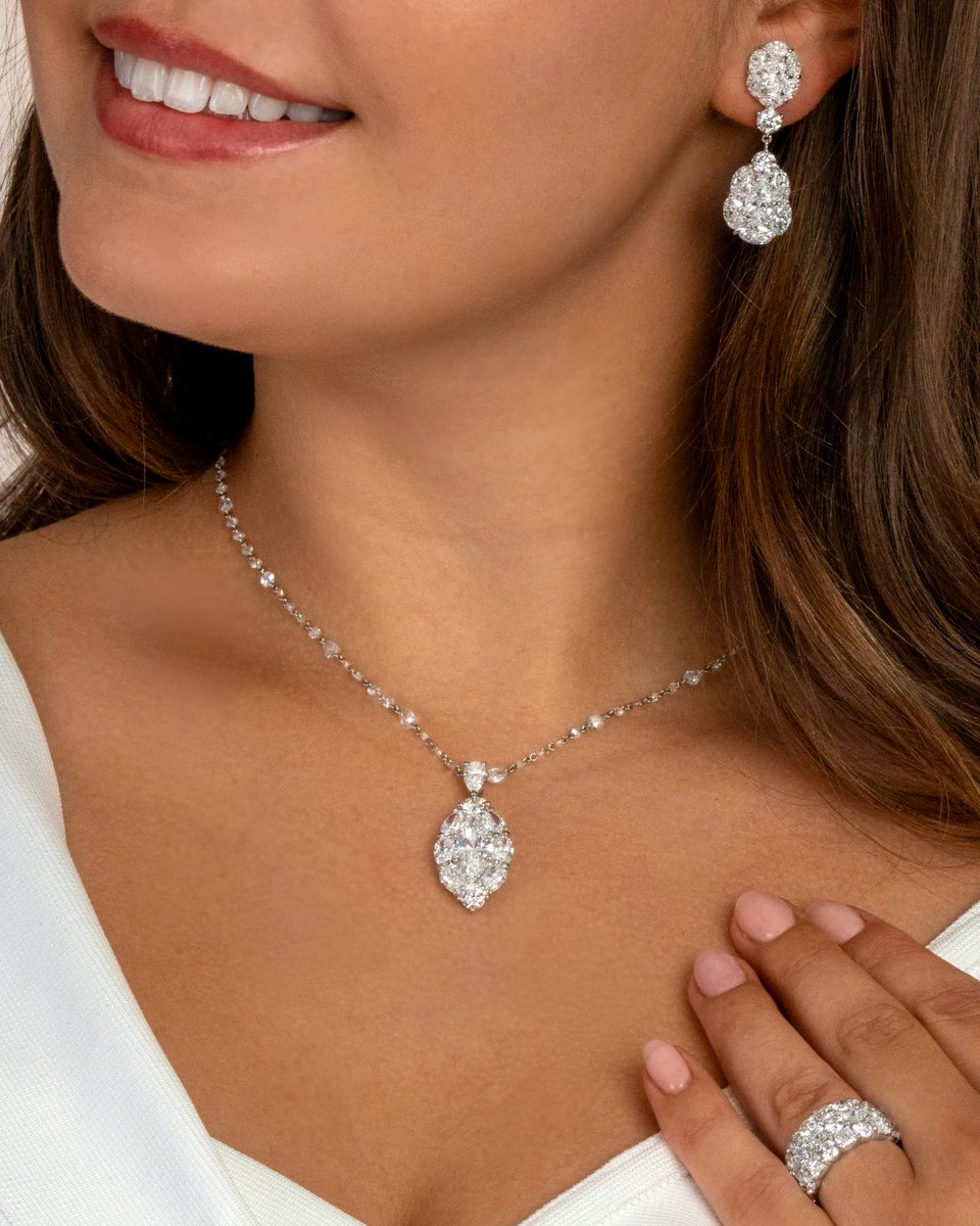 Discover all natural diamonds with JB Star! Every diamond is handpicked, and every piece is handcrafted in the heart of NYC. (Style 3315-004, 5866-005, 7356-008)
.
.
#jbstar #jewelsbystar #diamonds #highendjewelry #diamondring