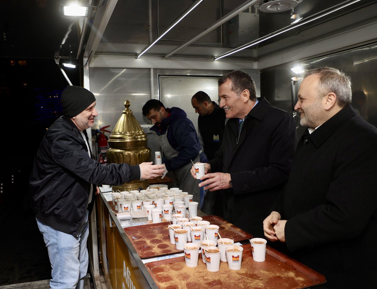 Sıcacık salebi, muhabbeti bulmuşuz.

Güleriz tabii:)

🕌 Cemal Akbalık Camii