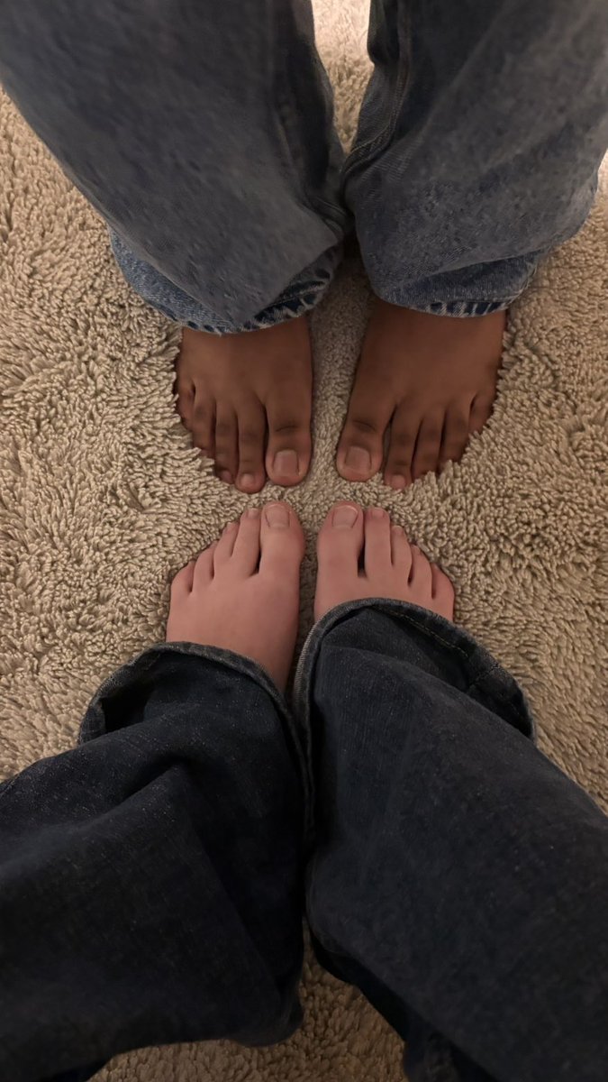LounaNeves's tweet photo. Qui veux réel dans la semaine avec ma copine?
#soumis  #moneyslave #moneymiss #cashslave #fille https://t.co/JHruK86nL7