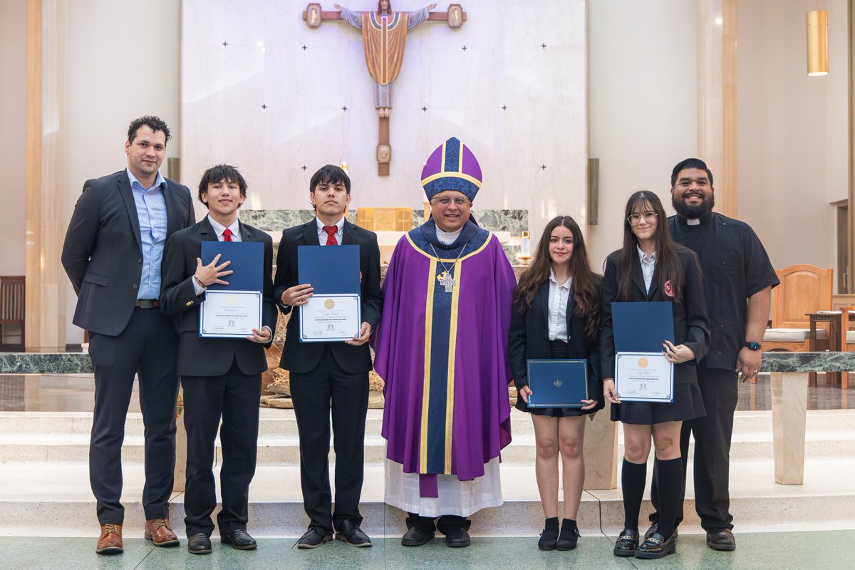 Last week, four Saints were honored at the St. Thomas Aquinas Mass for Catholic Schools in the Diocese of Austin, for their academic achievements, leadership, and service. Congratulations to all the recipients! Our Saints are pictured below with Bishop Daniel E. Garcia (center).