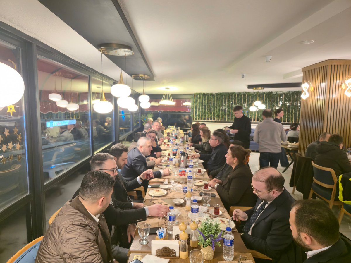 📍 Şile de Ramazan buluşması
İl Başkan Yardımcımız Sn. Muhammed Talha Kor ve İl Koordinatörümüz Sn. Muhammed Enes Savaş’ın katılımlarıyla; İlçe Seçim İşleri Başkanlığımızın koordinesinde ilçemizde görev yapan kıymetli avukatlarımızla iftar sofrasında bir araya geldik.