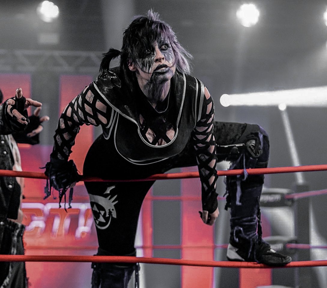 stabs. 🔪 tweet media