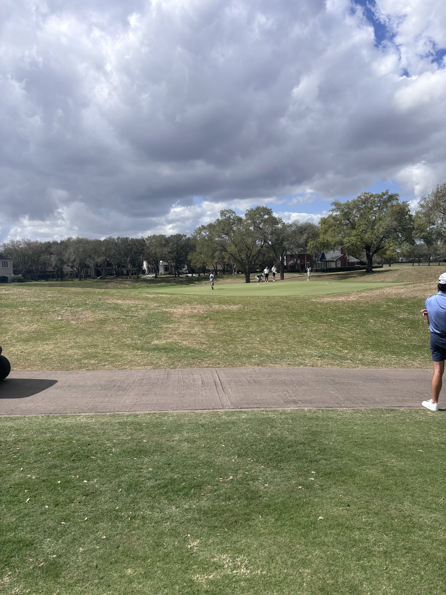 KDG313's tweet photo. You know it’s Spring when we’re back on the greens! ⛳️ Supporting both M/W @HCUGolf teams over the past two weeks hosting their respective home tournaments #DawgsUp 🐾 https://t.co/B4eCB7QQAU