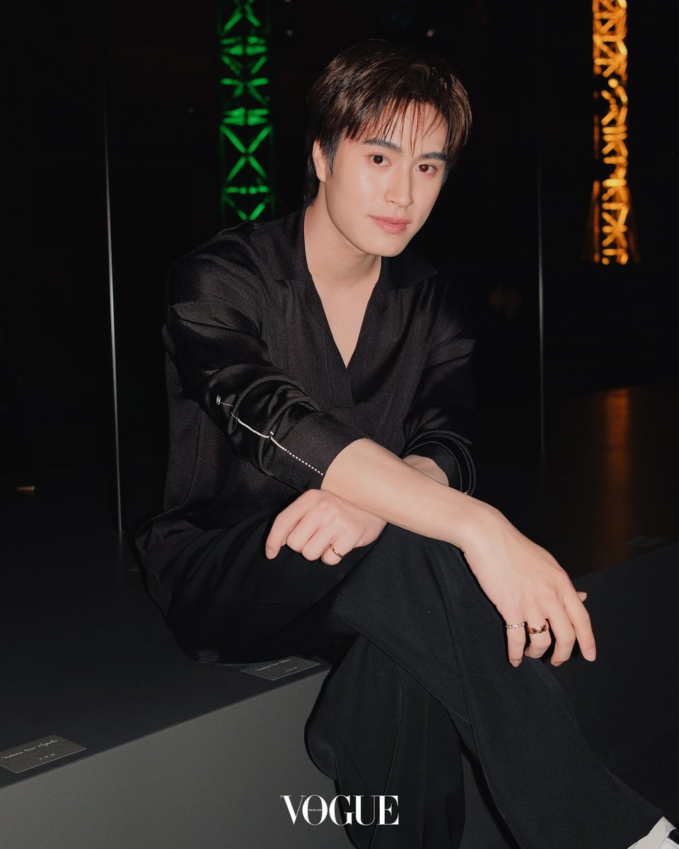 #VogueFashionWeek ชมภาพ ‘เจมีไนน์-นรวิชญ์’ <a href="/gemini_ti/">gemini_nt</a> ในโชว์ CHANEL <a href="/CHANEL/">CHANEL</a> คอลเล็กชั่นฤดูใบไม้ร่วง/ฤดูหนาว 2026 โดย Matthieu Blazy ซึ่งครั้งนี้เจมีไนน์มาร่วมชมโชว์ในฐานะแบรนด์แอมบาสเดอร์ ตำแหน่งสำคัญที่เพิ่งได้รับการแต่งตั้งอย่างเป็นทางการก่อนหน้านี้ #CHANEL #CHANELFallWinter