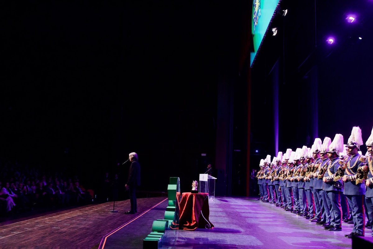 Momentos mágicos en la 37 Gala El Llamador Memorial Luis Baquero junto a Pájaro y la <a href="/bandasol/">Banda del SôL</a> con la interpretación de ‘Rezaré’

📸 <a href="/Andrescoboscof/">Andres Cobos Rodríguez</a>