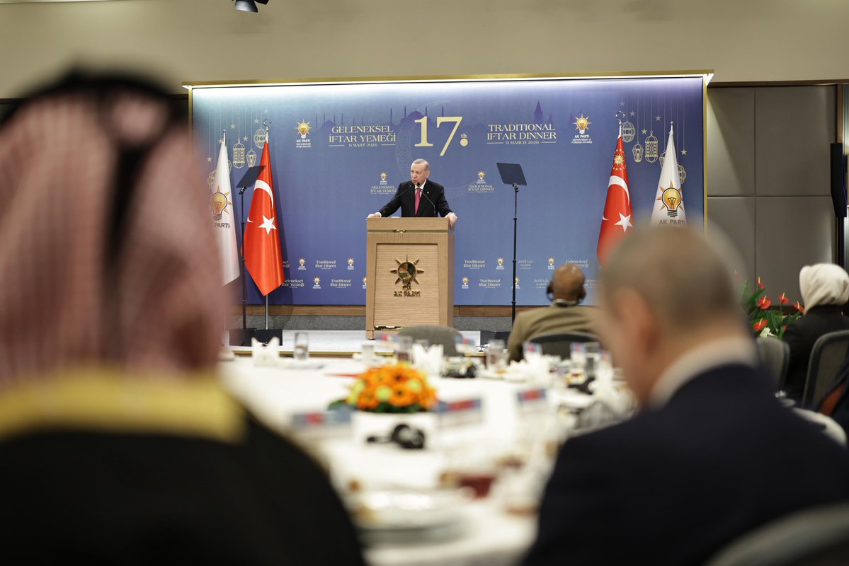 📍AK Parti Genel Merkez

Cumhurbaşkanımız Sayın <a href="/RTErdogan/">Recep Tayyip Erdoğan</a>'ın teşrifleriyle bu yıl 17’ncisi düzenlenen Geleneksel İftar Yemeği'nde ülkemizde görev yapan kıymetli büyükelçilerle bir araya geldik.

Ülkemizin yurt dışında sesi ve temsilcisi olan, vatandaşlarımızın haklarının