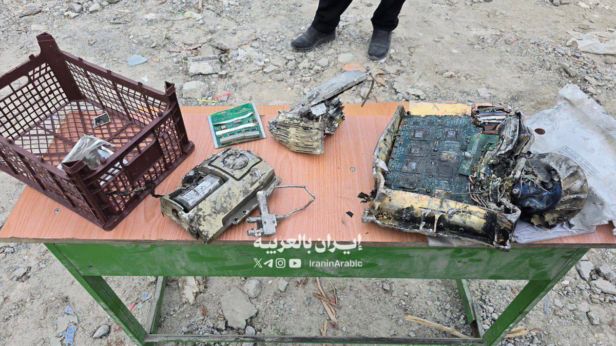 📸 صورة لبقايا الصاروخ الأمريكي الذي استهدف أطفال مدرسة في مدينة ميناب، مما أسفر عن استشهاد 165 طالبة بريئة في مدرسة شجرة طيبة.