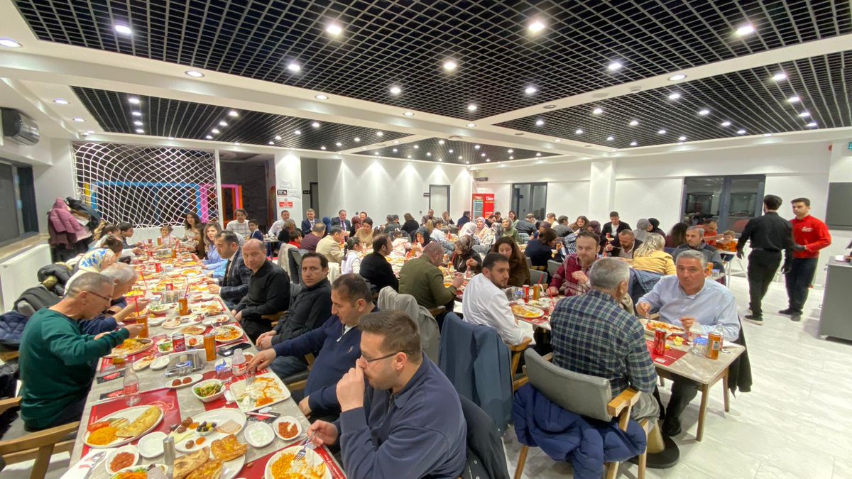 Genel Md.Yrd.mız Sn. Fatih Kaya ve  Daire Bşk.mız Sn Mehmet Ali Ünverdi ile tüm personelimiz ve ailelerinin katılımıyla Geleneksel Kurum İftarımızı gerçekleştirtik. Ayrıca yaklaşık 32 yıl Laboratuvarımızda Tekniker olarak görev yapmakta iken emekli olan Özgül Toğay'a veda ettik.