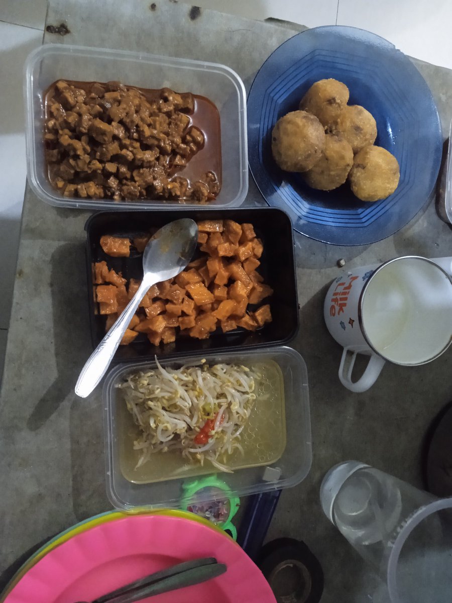 Rafliii_24's tweet image. #KiranaSahur  @.fahiraJKT48
#AjaKinSahur @Ekin_JKT48
#Chiahur  @Nachia_JKT48 

edisi beli warteg tudey
semangat puasanyaa