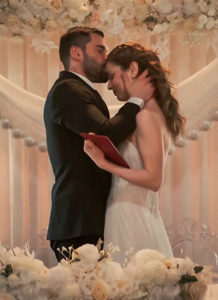 dizisworld's tweet photo. mr and mrs aslan🤍
#timhan #veliaht https://t.co/JslEMizCWG