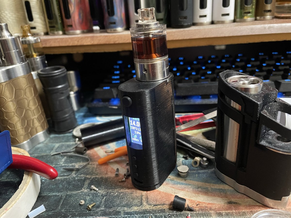 akitindayon's tweet photo. DNA75C基板が転がってたんで3DプリンターでMOD作ってみた。
なんか小汚いしバッテリーのフタは直ぐ取れるし…
ムズイ https://t.co/RSCZYfkDNn