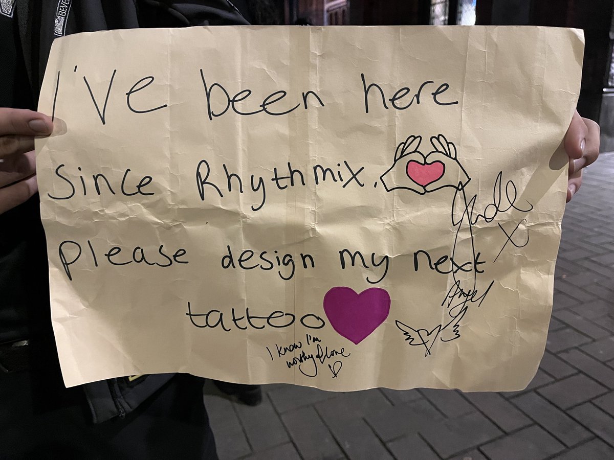 dykonicc's tweet photo. wtf i met jade after the show in amsterdam yesterday and she designed a tattoo for me 🥹 best way to end a week full of jade’s concerts💐🫶🏼 https://t.co/Rl8iXdekV1