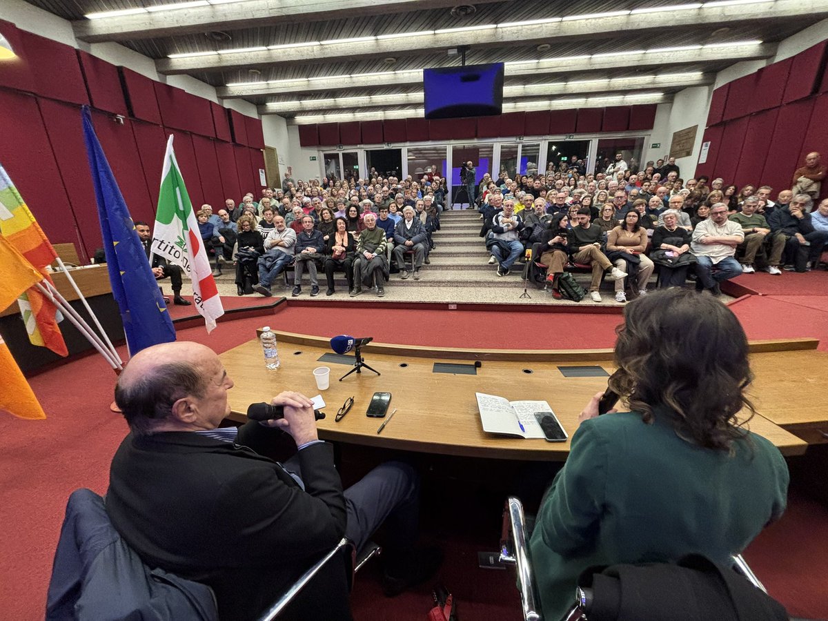 Il plotone di esecuzione lo hanno visto Livatino, Alessandrini, Terranova, Chinnici, Amato, Occorsio, Falcone, Borsellino, Bachelet per cercare di salvarci da mafie trame e terrore. C’è da esprimere solo indignazione per frasi del genere. 2/2