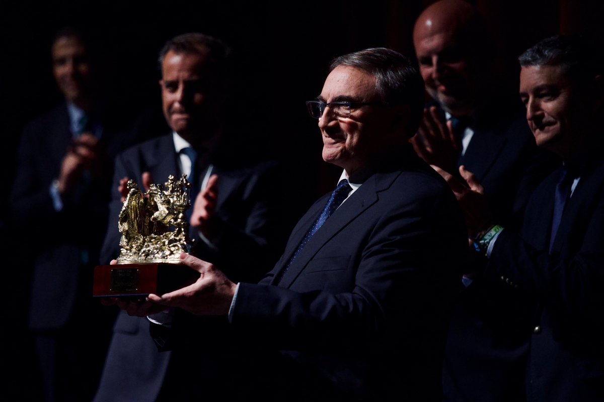 🔆🏆 Pedro Manzano recibe <a href="/elllamadorcsr/">elllamadorcsr</a> Memorial Luis Baquero 2026.

📸 <a href="/Andrescoboscof/">Andres Cobos Rodríguez</a>