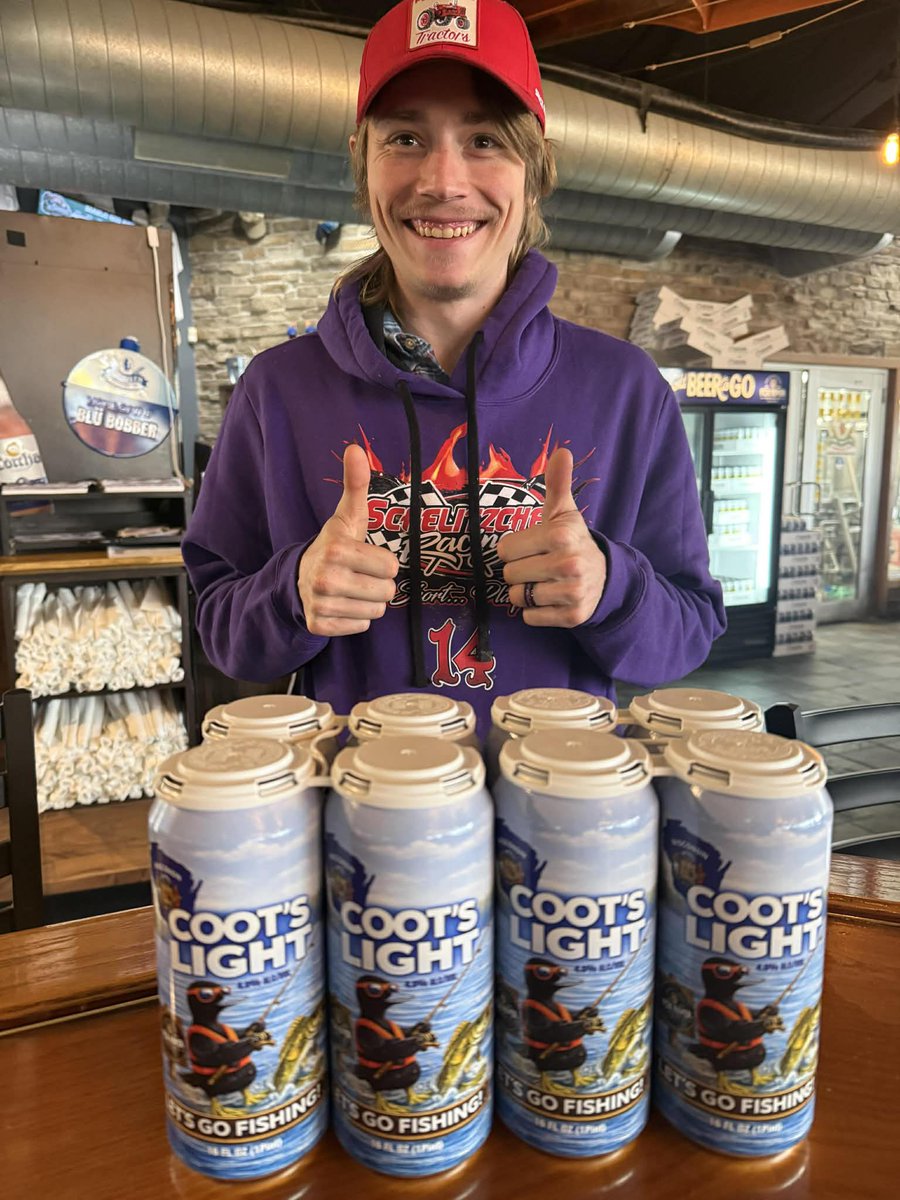 cootslures's tweet photo. 🦆🍺 Coot’s Light heading to Two Rivers!
Bucky from Two Rivers, a follower of Coot, stopped in to grab himself some Coot’s Light!
Always great seeing the Coot crew making the trip and stocking up. Thanks for the support, Allan! 🍻
#cootslight #cooters #tworivers #wisconsinbeer https://t.co/Nu5Ra4Pkb7