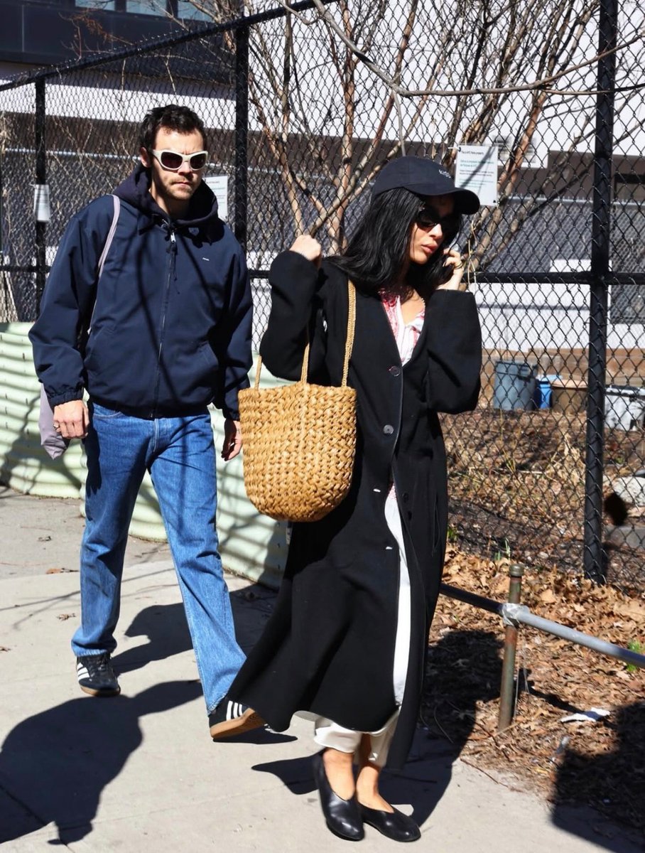 Harry junto a Zoë Kravitz hoy en New York!