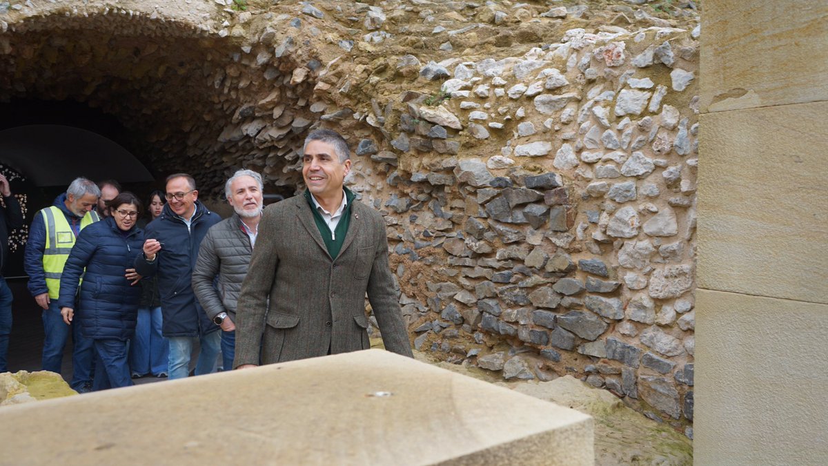 MCCartagena_ct's tweet photo. 📸 🏺 Comprobamos los avances en el Anfiteatro Romano de Cartagena con parte del equipo director, un proyecto que impulsamos para recuperar nuestro patrimonio en el bienio cartagenerista. 

Orgullosos de ver cómo progresa 👏🏽💪🏽

#CartagenaSeMueve https://t.co/1xbT88Sgoj
