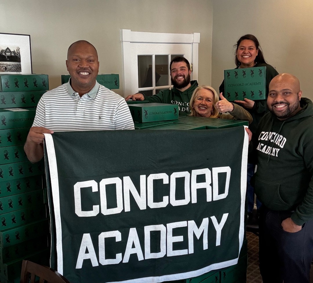 AthleticsEIL's tweet image. RT Concord_Academy: Concord Academy acceptance boxes are on their way, and our Admissions team can't wait to greet our new students with open arms!🦎