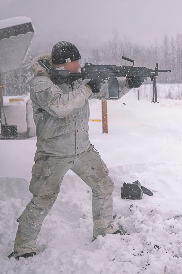 jmscaronte's tweet image. Naval Special Warfare Operator (SEAL) conducts live-fire training during Arctic Edge 2026.
#Usnavy #Seal