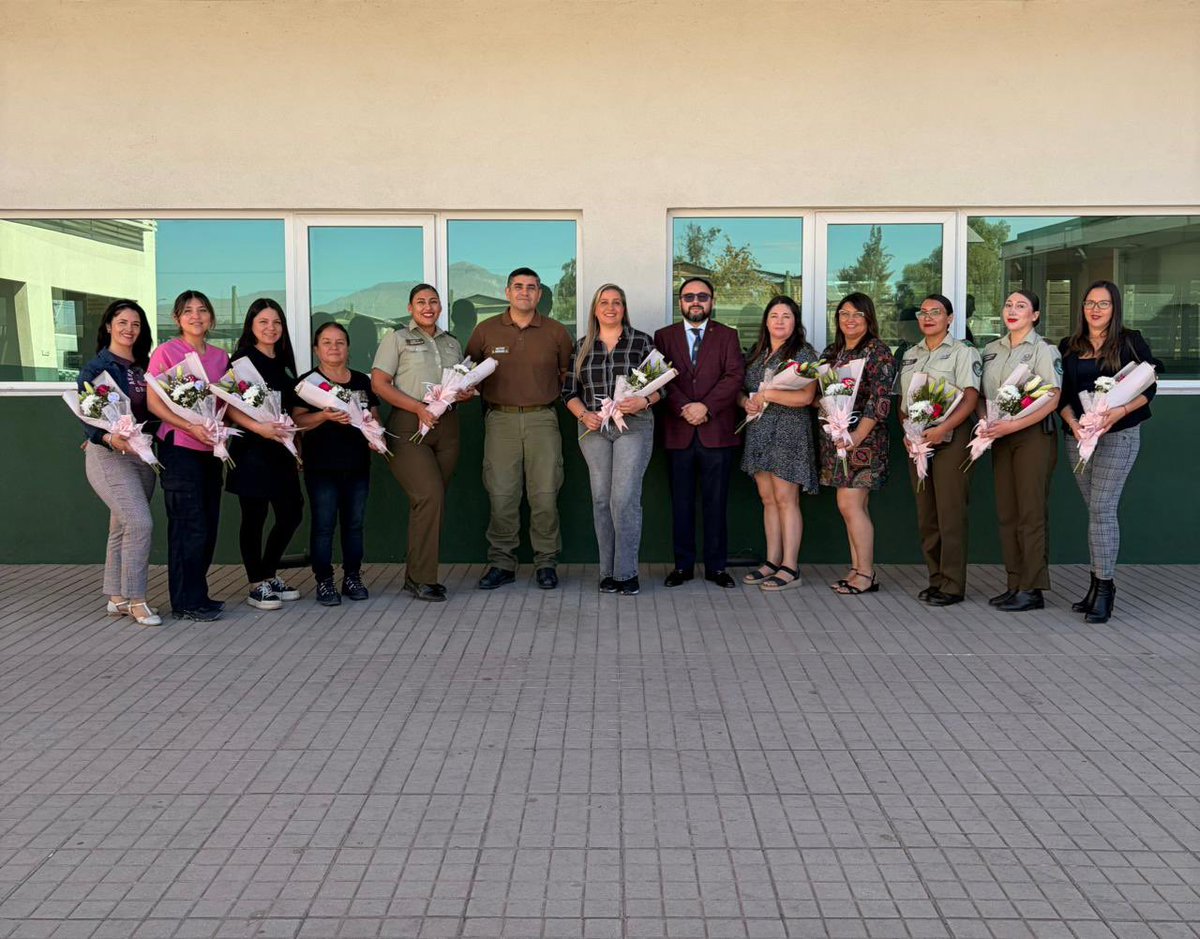 CarabPrefCord's tweet photo. #PuenteAlto La 66 Com. #BajosDeMena al mando de su Comisario y su Círculo de Alguaciles, conmemoran un año más del #diadelamujer en el cual celebramos la fuerza, valentía y talento de ellas y millones de mujeres que inspiran cambios cada día.
#CarabinerosDeTodos https://t.co/5muacK4N1u