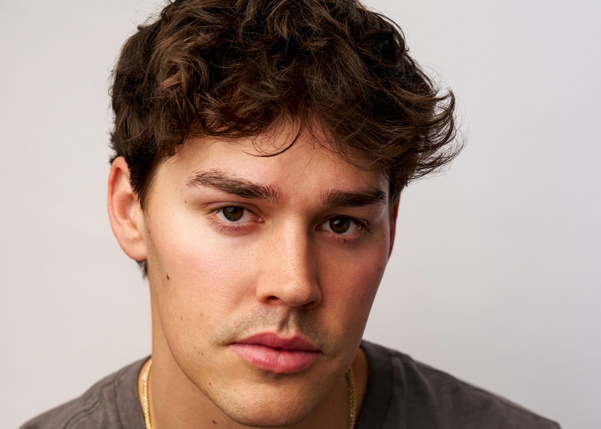 Deadline tweet media