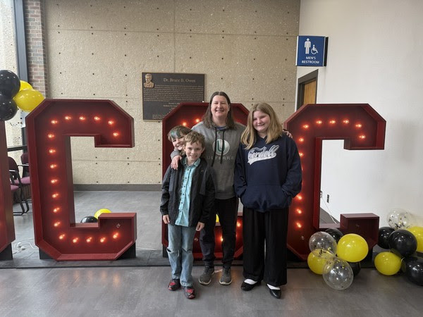 VirtualDove's tweet photo. 🐝 Paige represented DVA at the Regional Spelling Bee 🏆
DVA's very own Paige represented us at the Regional Spelling Bee on March 7th at Oklahoma City Community College! Out of over 100 students, Paige came in 6th place!! We are so proud of Paige and all her hard work. #Spelling https://t.co/btBrTGFHm2