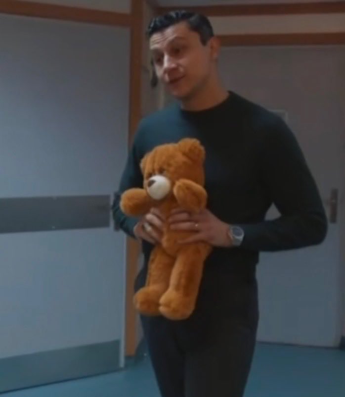 Esoş 🌚 tweet media