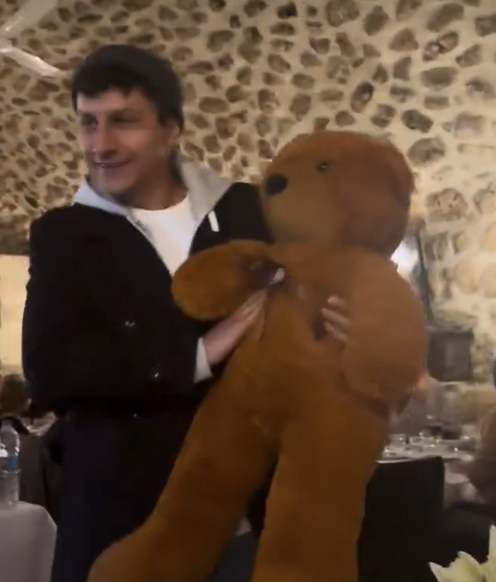 Esoş 🌚 tweet media