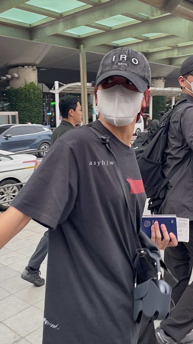 having such a bad day that i had to lock myself in the bathroom and look at this picture to calm down