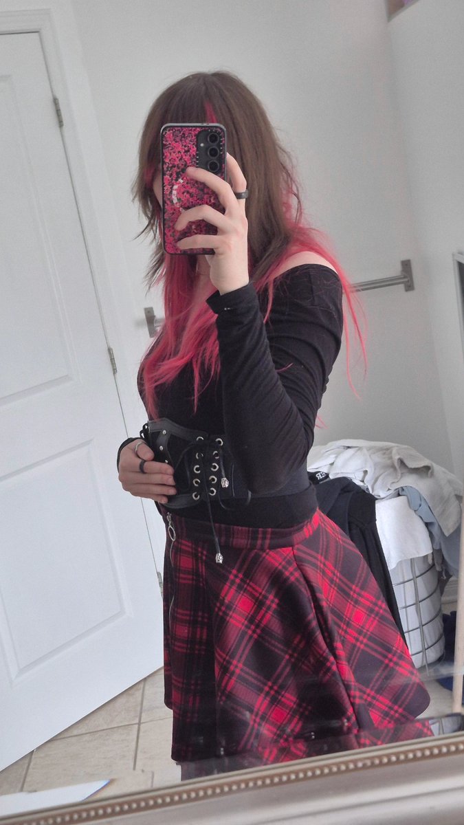 uwuAkariVR's tweet photo. I think hrt works guys https://t.co/arzcKXyzUR