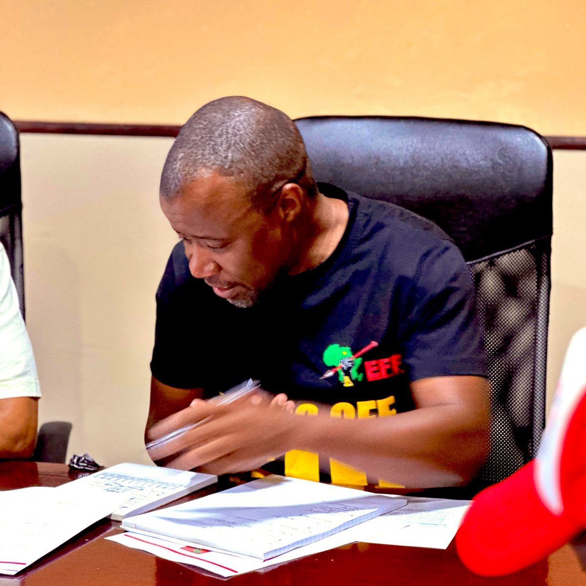 EFF_FreeState's tweet photo. ♦️IN PICTURES♦️

The EFF Free State Officials and PCTs members at the Provincial Co-ordinating Command meeting which took place earlier today at the EFF Legislature offices in Bloemfontein.

The leadership is being appraised on all matters related to organizational work. https://t.co/a3IinDZmuN