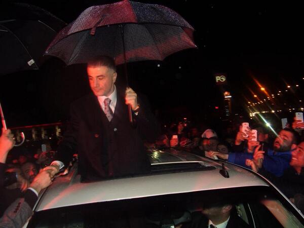 Özgürlük, hiçbir insana bu kadar yakışmamıştı!  

10 Mart 2014

@Sedat_PEKER