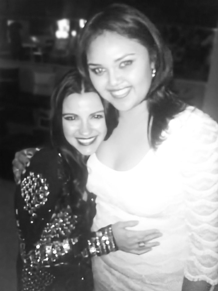 gloriavngs3's tweet photo. Por Fin Llegó nuestro cumpleaños!!!! Happy Birthday querida Mai @maiteperroni 🥳😘🥳😘🥳😘  #FelizCumpleMaite ❤️ Que la vida te sonría siempre y te regale todo aquello que mantiene con alegría a tu corazón. Que donde sea que vayas nunca te falte amor y felicidad. ❤️❤️❤️ https://t.co/K108Ibhb1h