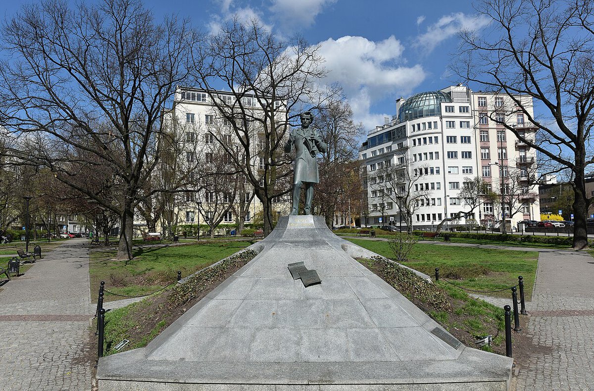 9 marca 1814 roku urodził się Taras Szewczenko, poeta uznawany przez Ukraińców za wieszcza narodowego. Ma w Warszawie swój pomnik, który znajduje się na skwerze jego imienia u zbiegu ulic Goworka, Chocimskiej i Spacerowej na Mokotowie. 

A oto fragment poematu Szewczenki pt.