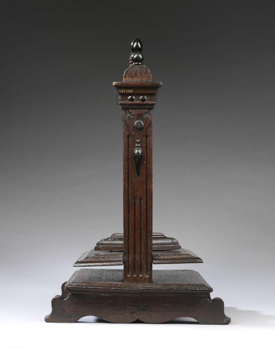 jdmccafferty's tweet image. Linen press, made 1630-1650 #Dutch   These were sometimes display items in well-off Dutch households, reflecting the prestige attached to high-quality well presented linens.  (Victoria &amp;amp; Albert Museum, London)