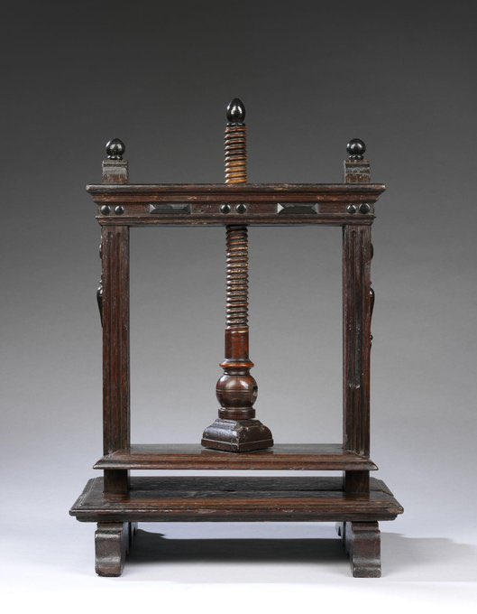 jdmccafferty's tweet image. Linen press, made 1630-1650 #Dutch   These were sometimes display items in well-off Dutch households, reflecting the prestige attached to high-quality well presented linens.  (Victoria &amp;amp; Albert Museum, London)