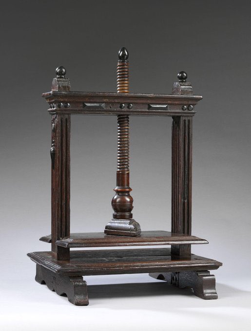 jdmccafferty's tweet image. Linen press, made 1630-1650 #Dutch   These were sometimes display items in well-off Dutch households, reflecting the prestige attached to high-quality well presented linens.  (Victoria &amp;amp; Albert Museum, London)