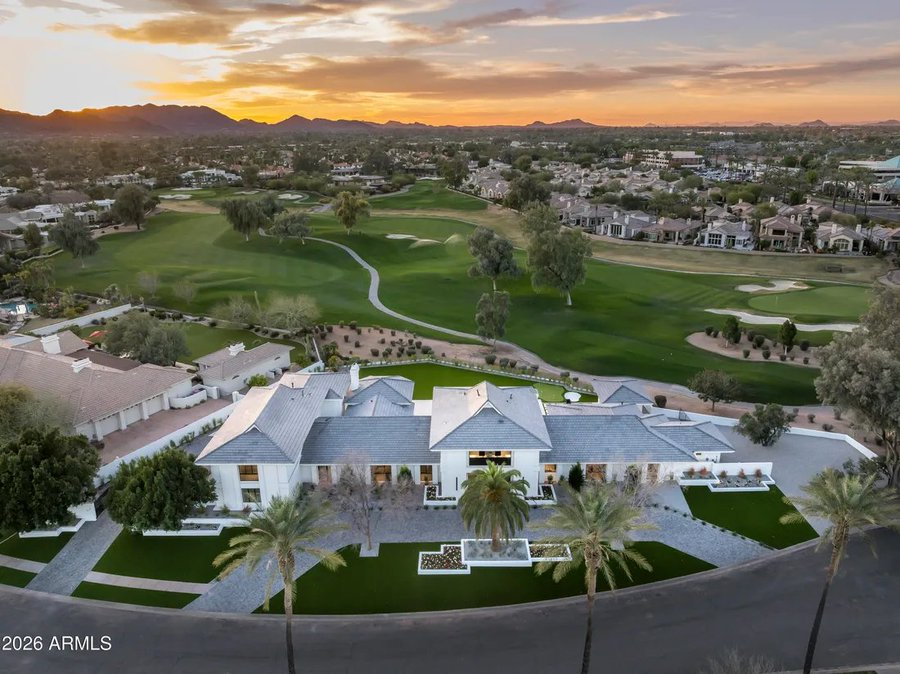 GolfRealtyLINKS's tweet image. Spectacular SCOTTSDALE Golf Course Home Listing!  
Scottsdale, AZ / Gainey Ranch Golf &amp;amp; CC    
7 BR / 8 BA / 9599 SQ FT / $8,490,000          
Links Living Link &amp;gt;LinksLiving.short.gy/aiXL4A 
#luxurygolfliving | #golfhomes | #golfcommunity