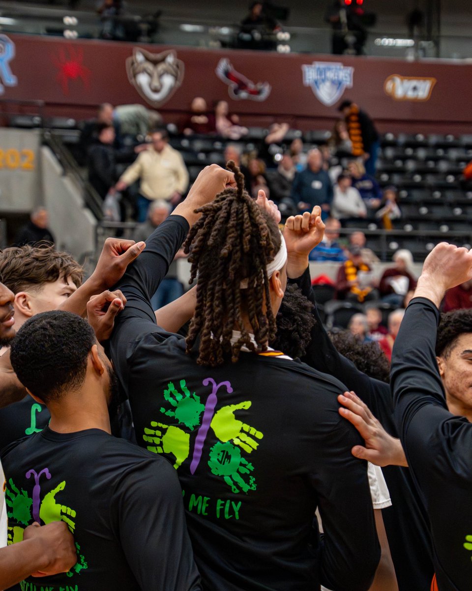 Loyola Men's Basketball tweet media
